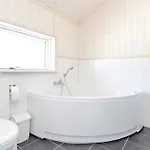 Escape With Sauna, Perks